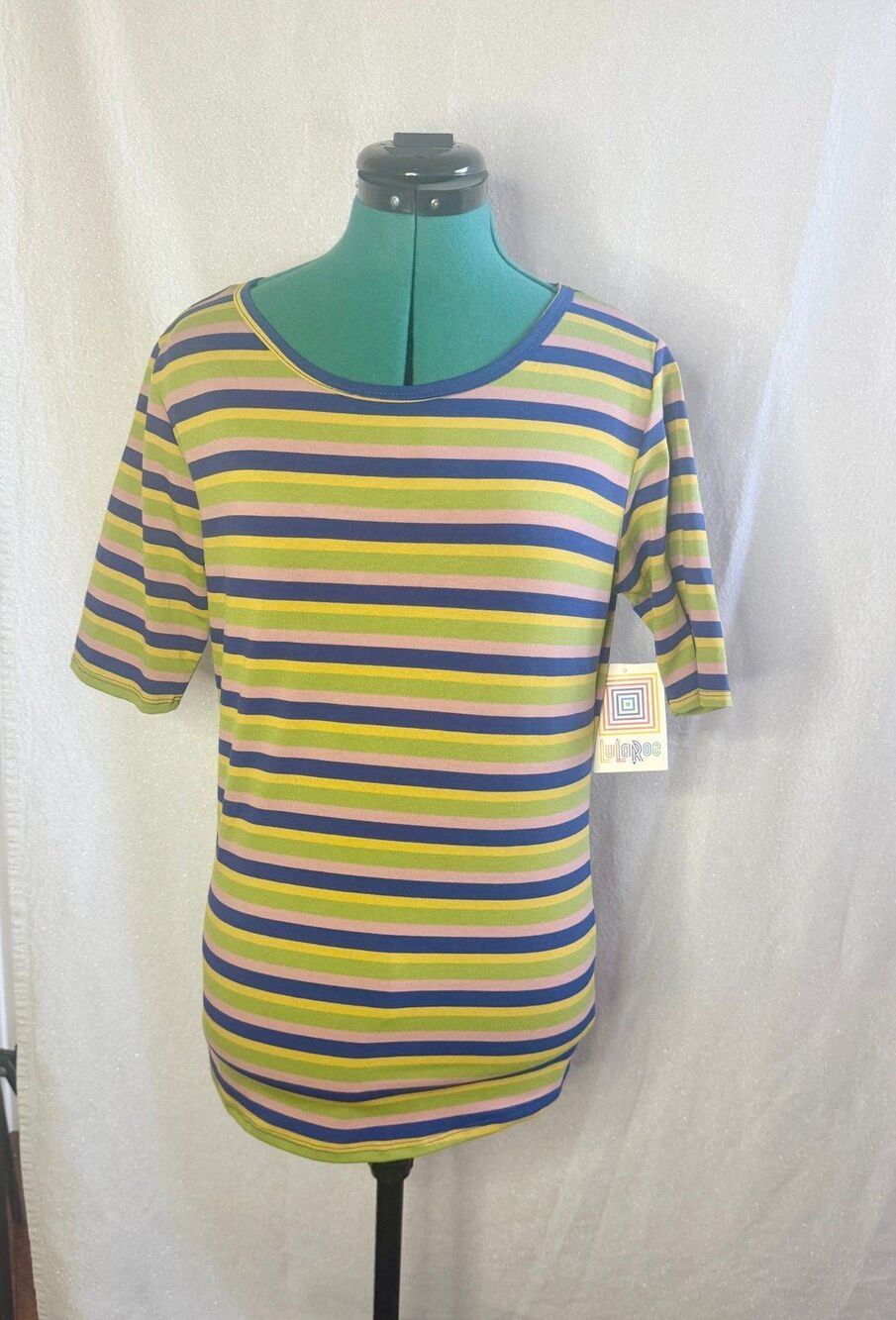 NWT Lularoe Gigi top size large. Brand new with tags.
